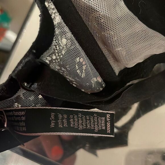 LADIES Pre Loved Victoria Secret Very Sexy Push Up Bra - Picture 5 of 9